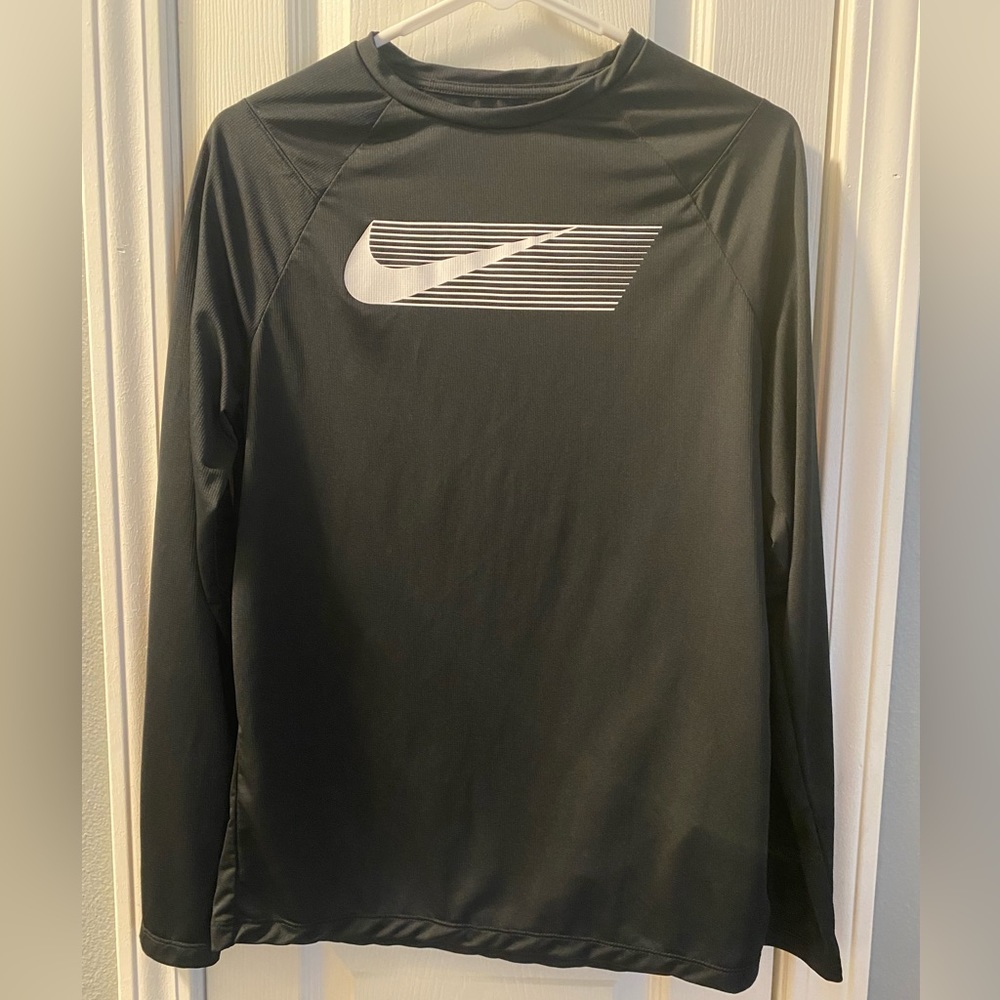 NIKE Like New Lightweight Long Sleeve Training Shirt - Youth XL